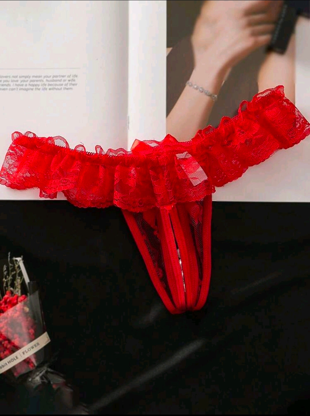 Tanga con abertura y Perlas